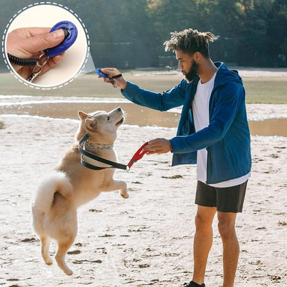 chien qui saute click de son maitre avec le jouet pour chien clicker